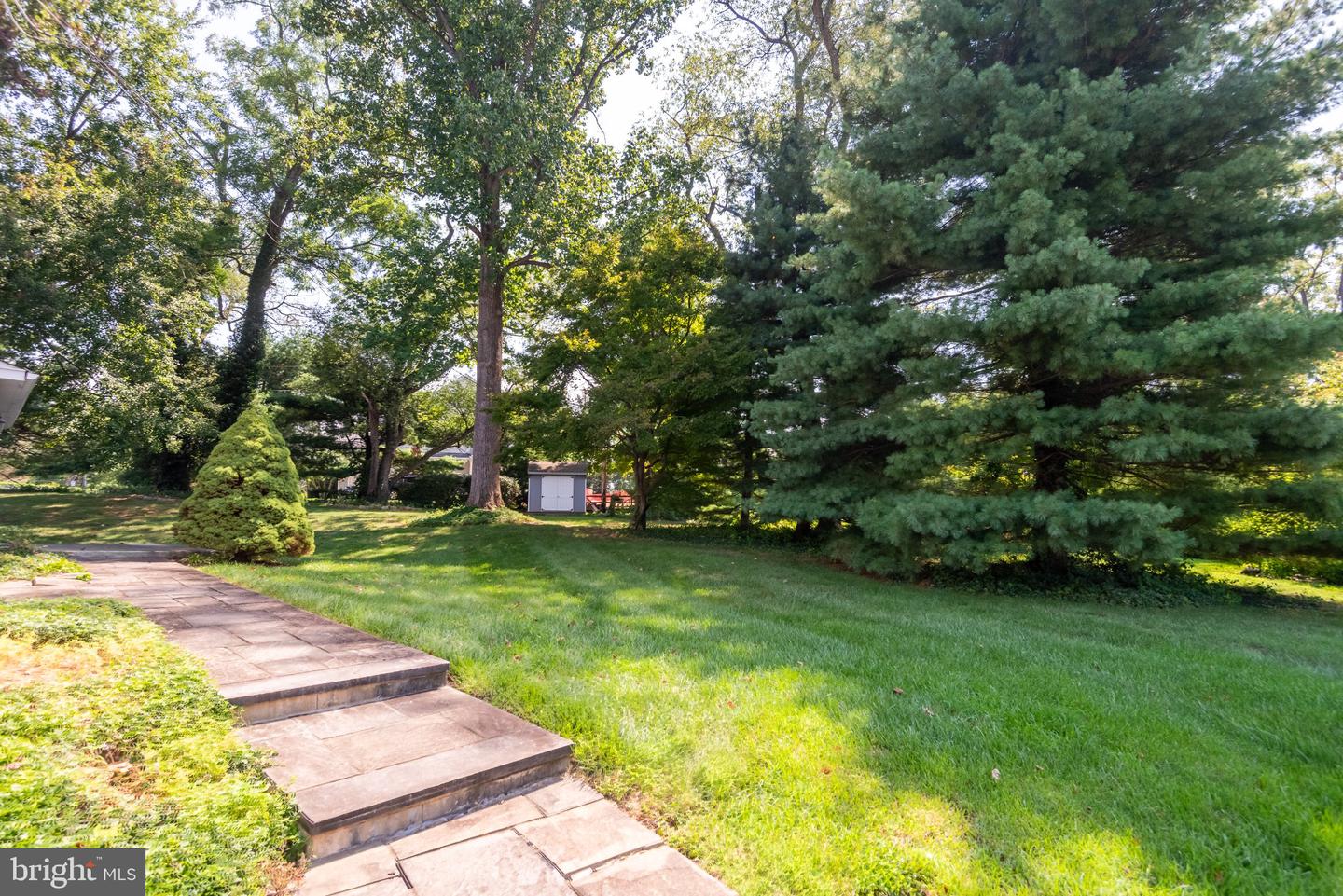 1560 Greenlawn Rd Property Photo 32