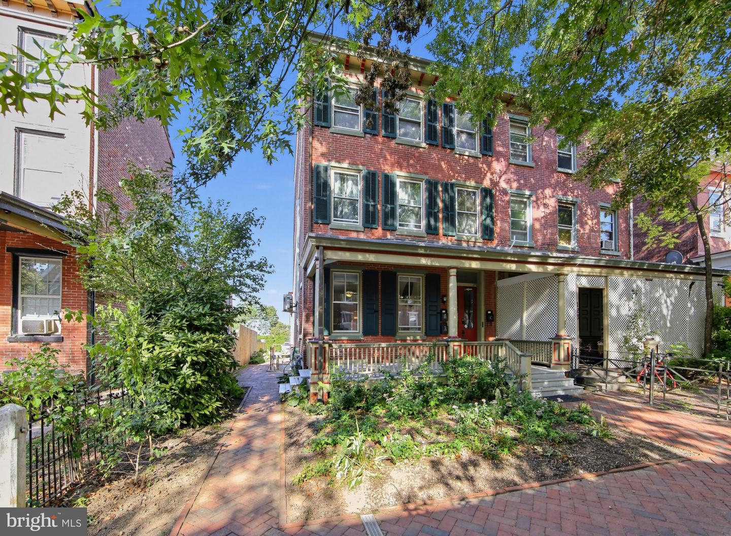 121 S WALNUT ST Property Photo 1
