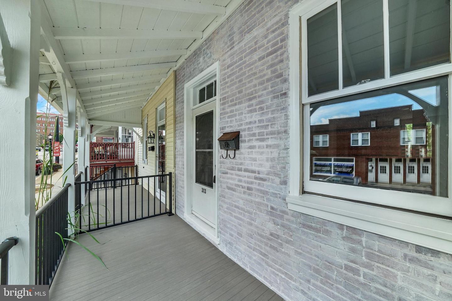 313 E State St Property Photo 4