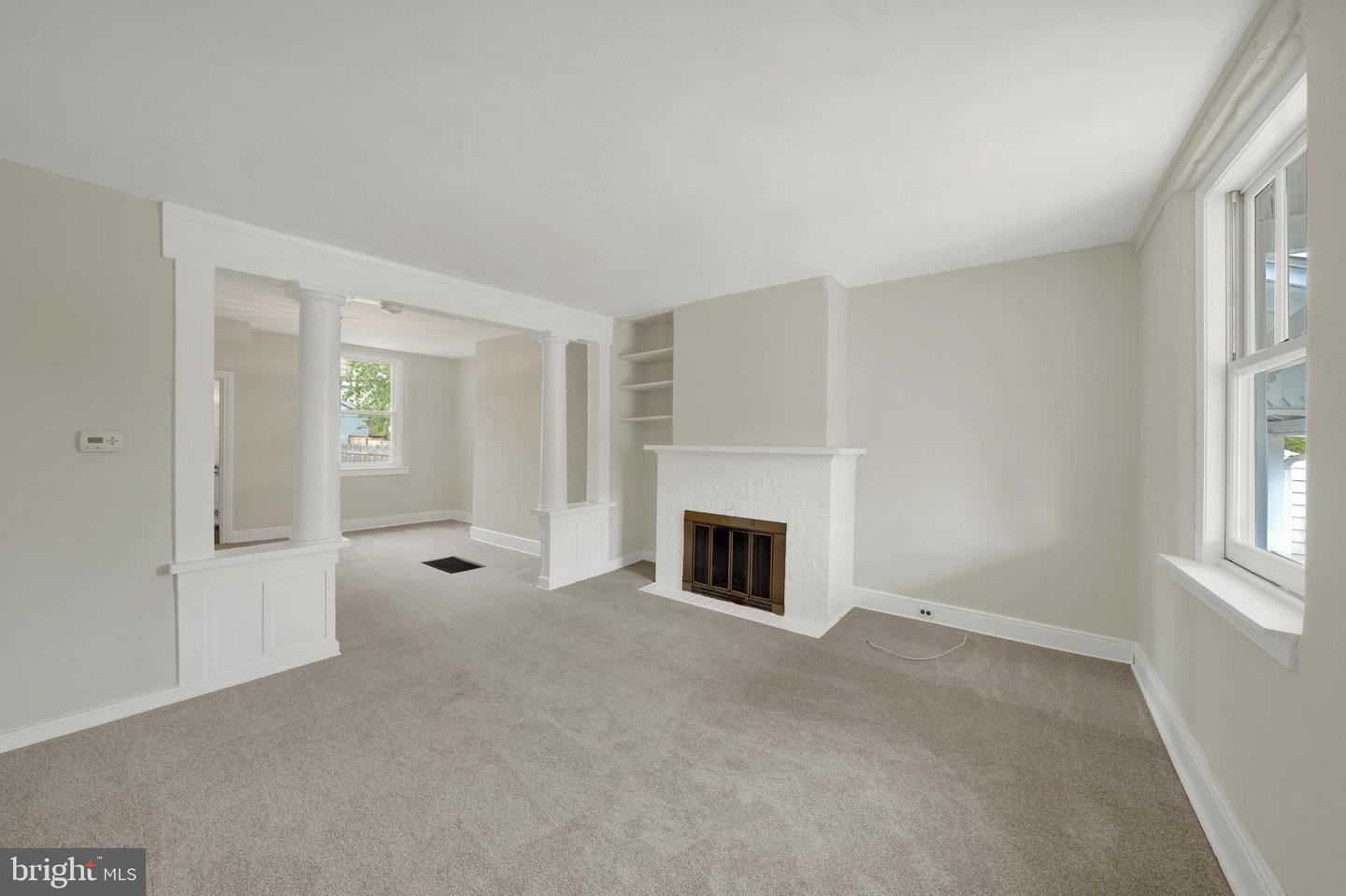 313 E State St Property Photo 6