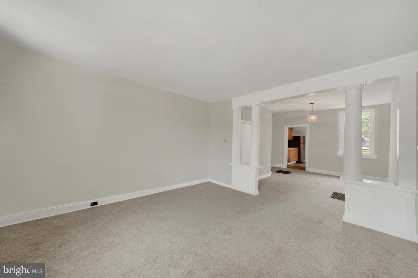 313 E State St Property Photo 7