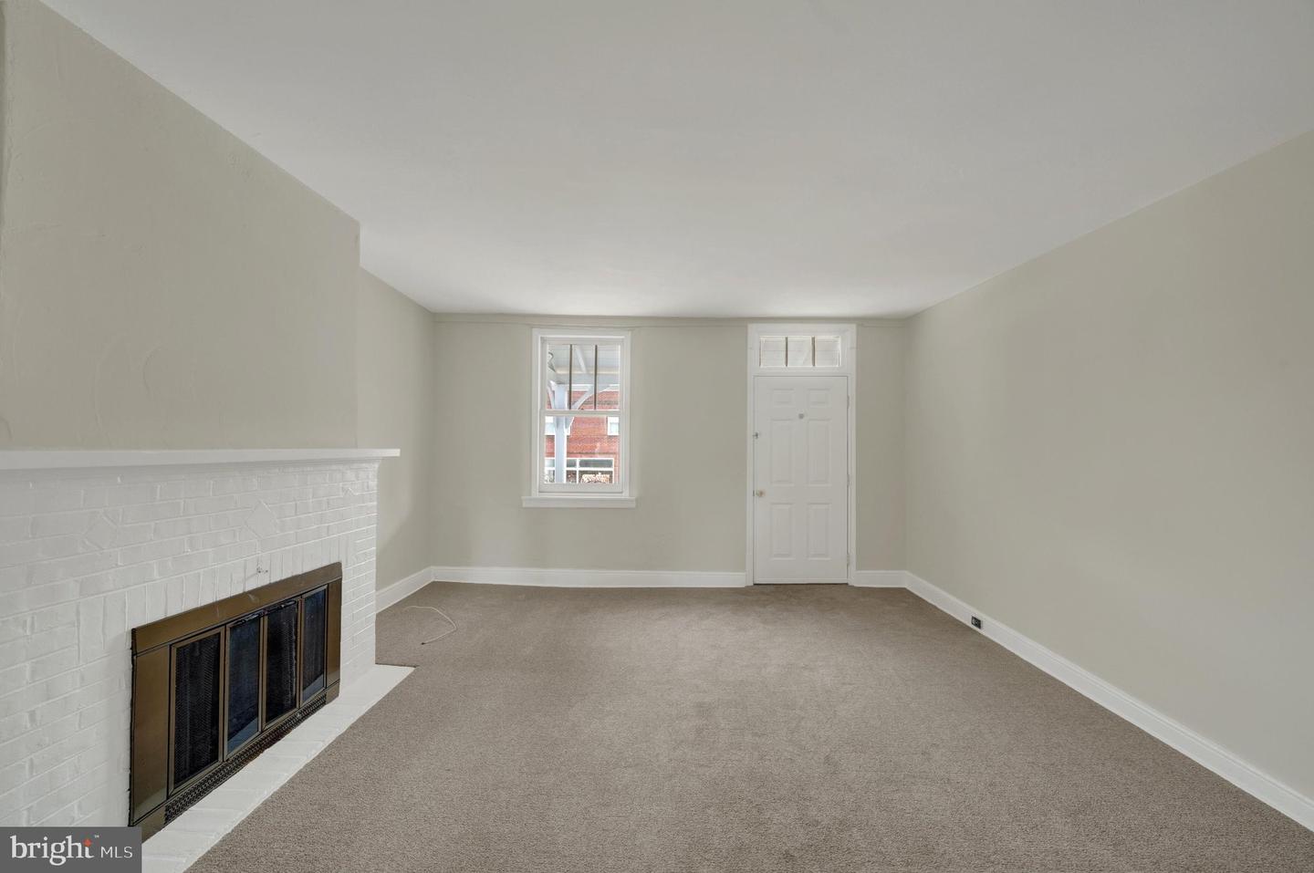 313 E State St Property Photo 8