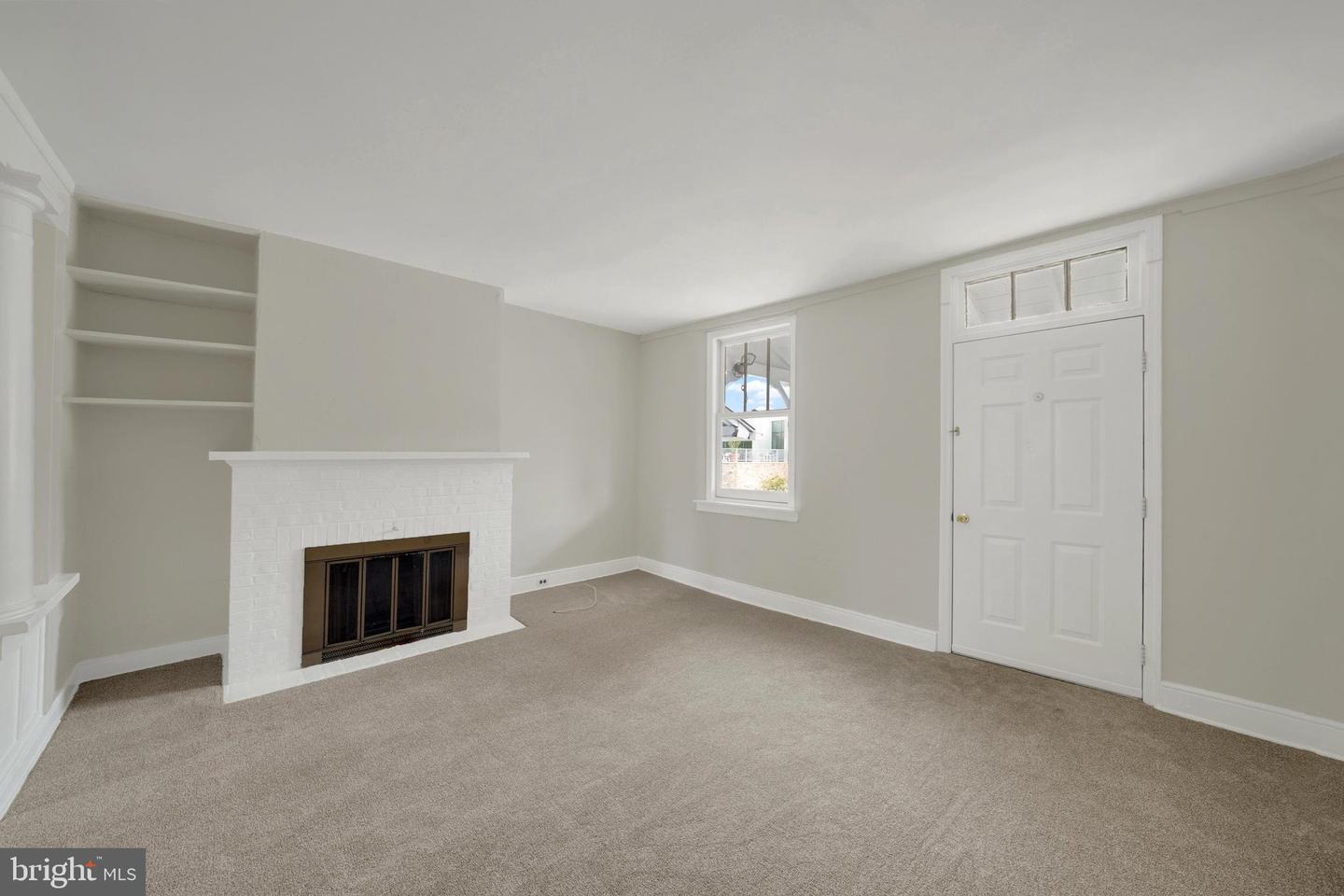313 E State St Property Photo 9