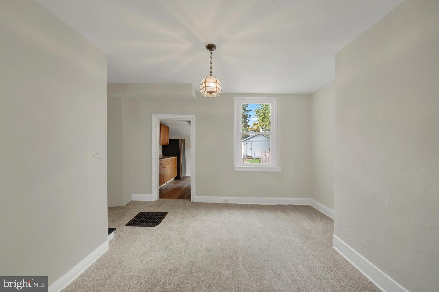 313 E State St Property Photo 10