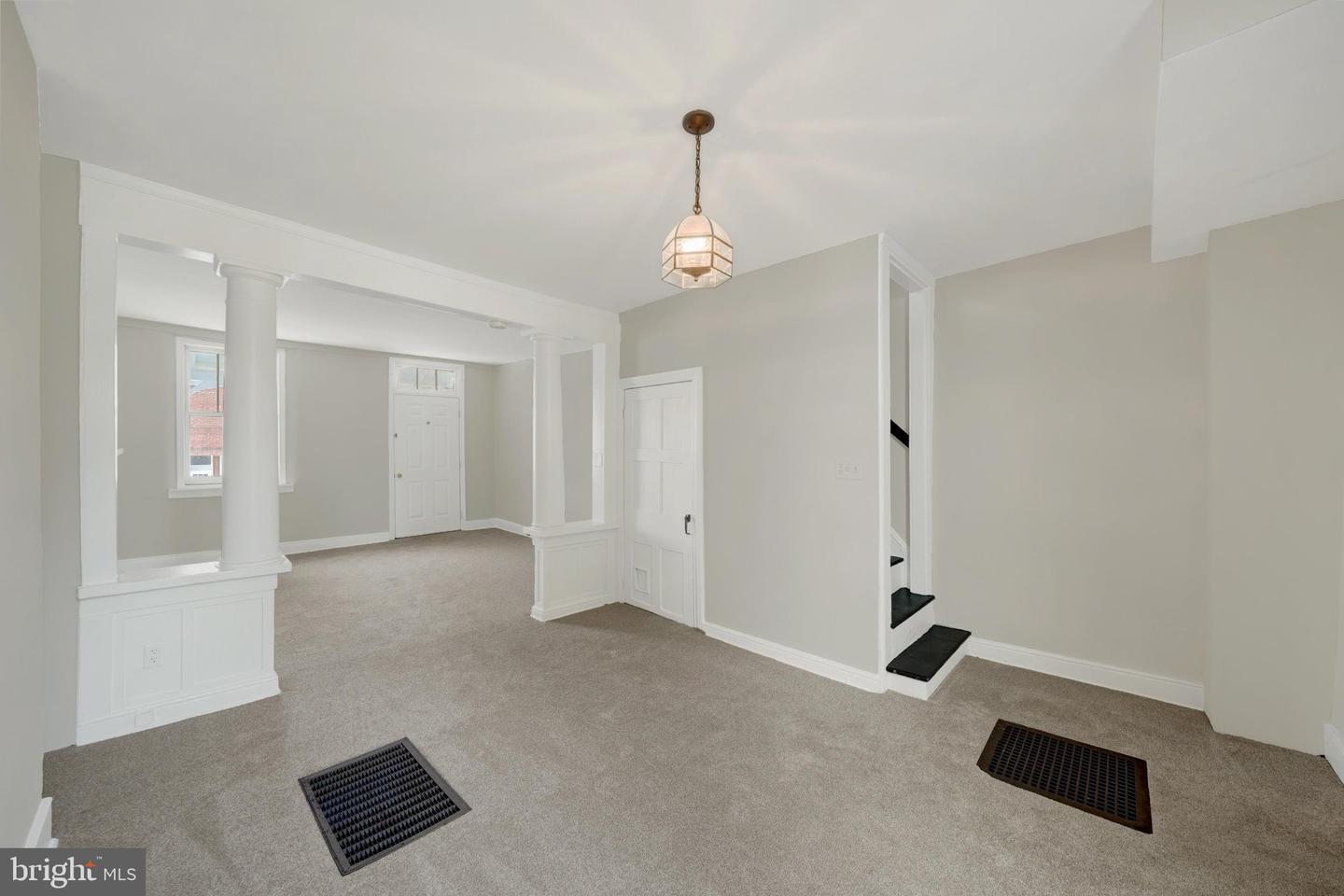 313 E State St Property Photo 12