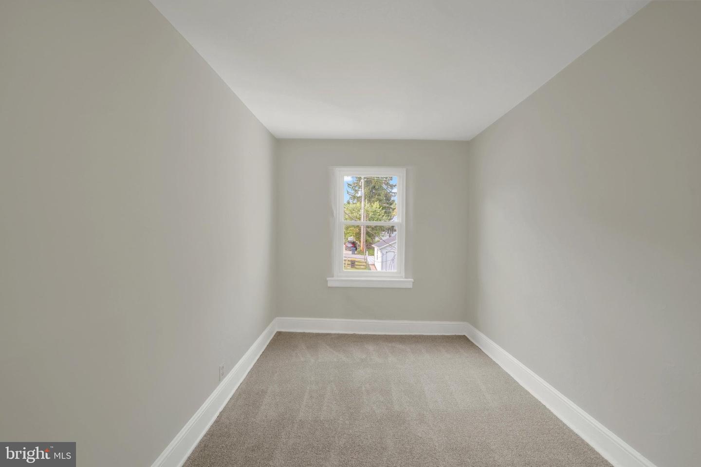 313 E State St Property Photo 20