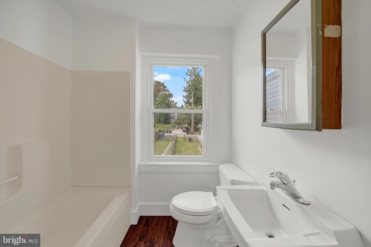 313 E State St Property Photo 22