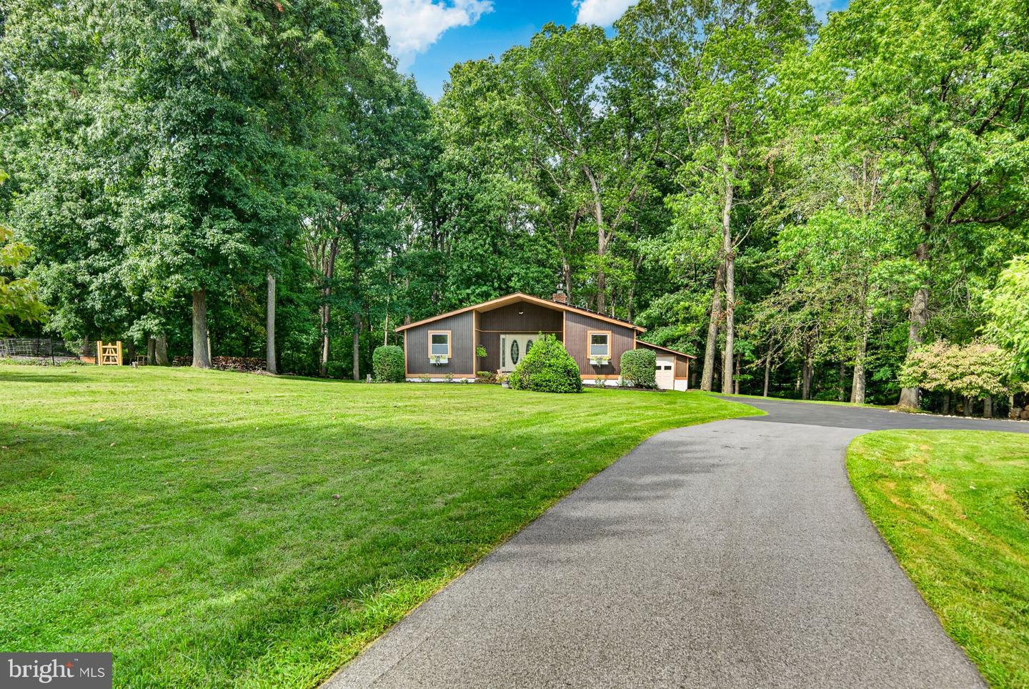 115 Windy Hill Rd Property Photo 3