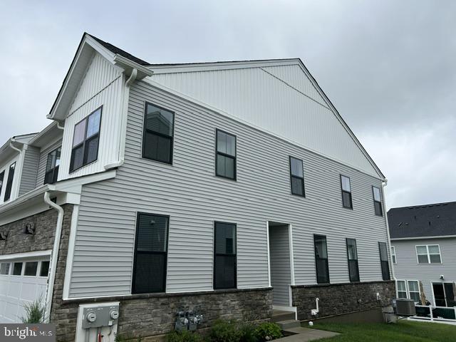 608 Kemlyn Rd Property Photo 2