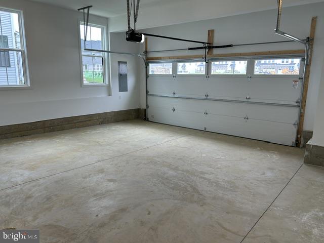 608 Kemlyn Rd Property Photo 4