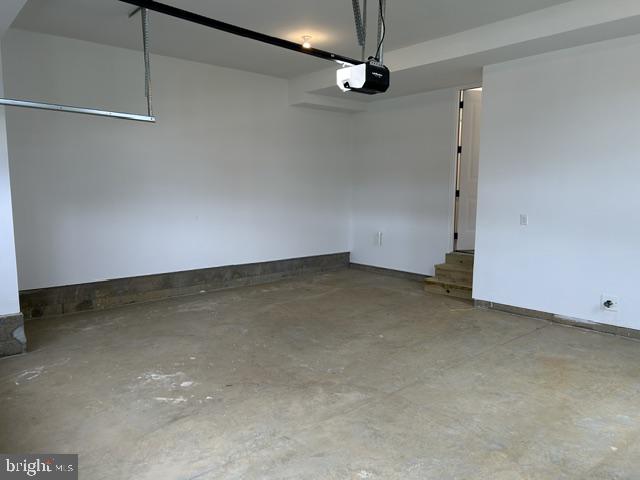 608 Kemlyn Rd Property Photo 5