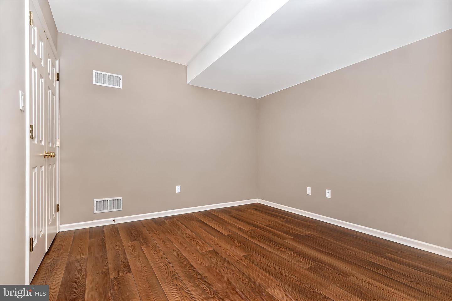 207 S Pine St Property Photo 33