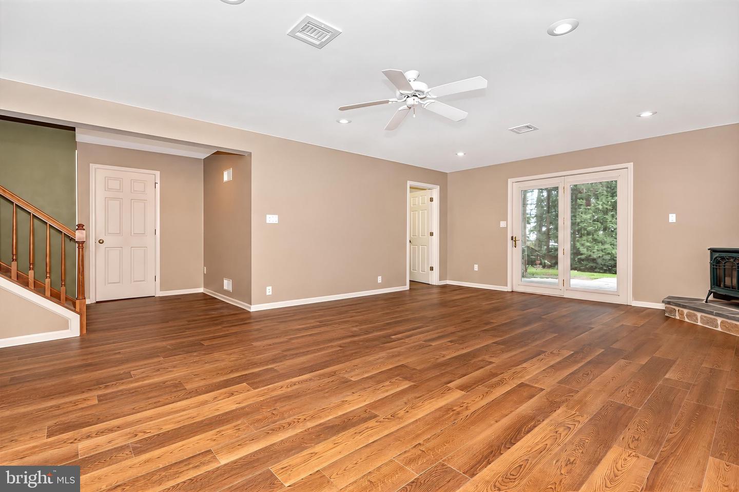 207 S Pine St Property Photo 37