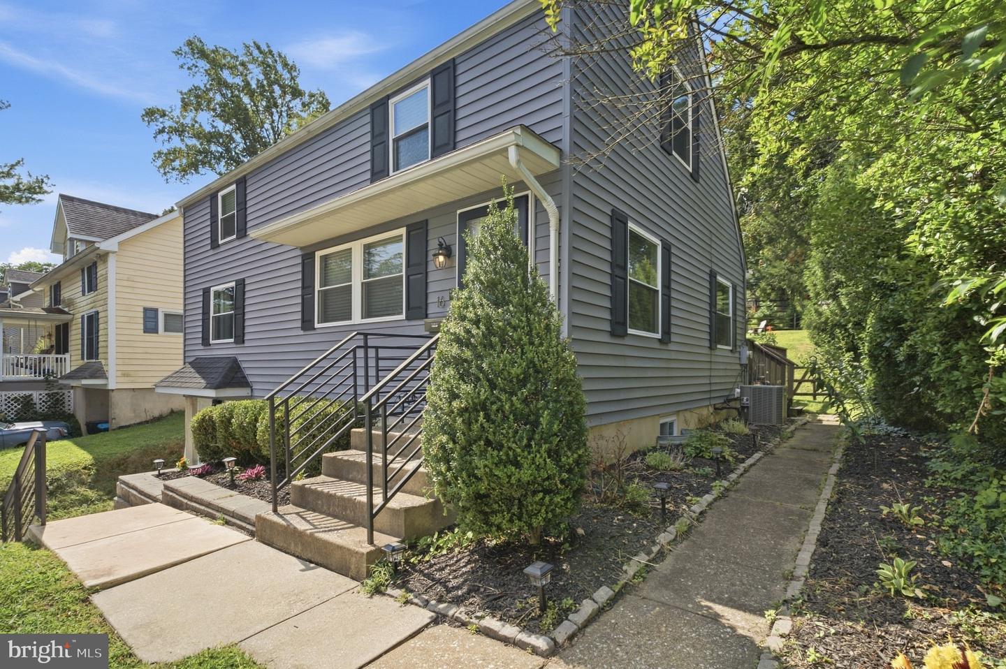16 Midland Ave Property Photo 2