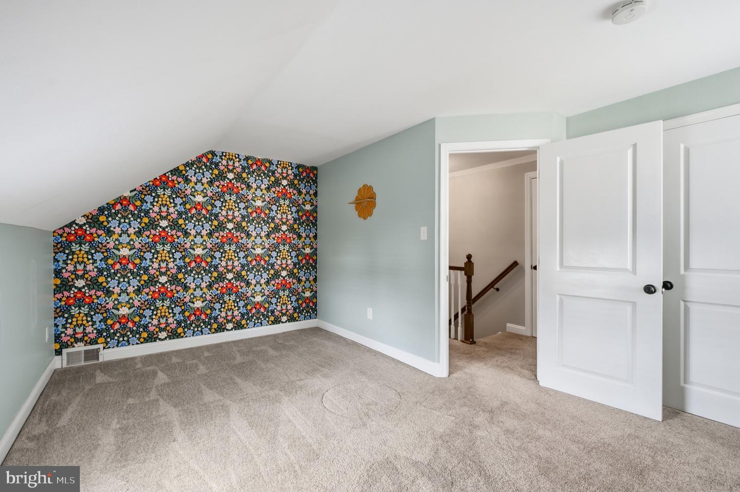16 Midland Ave Property Photo 25