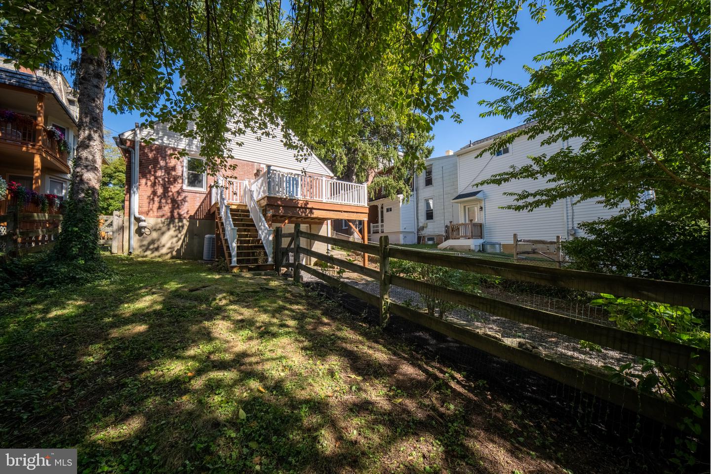 206 Price St Property Photo 3