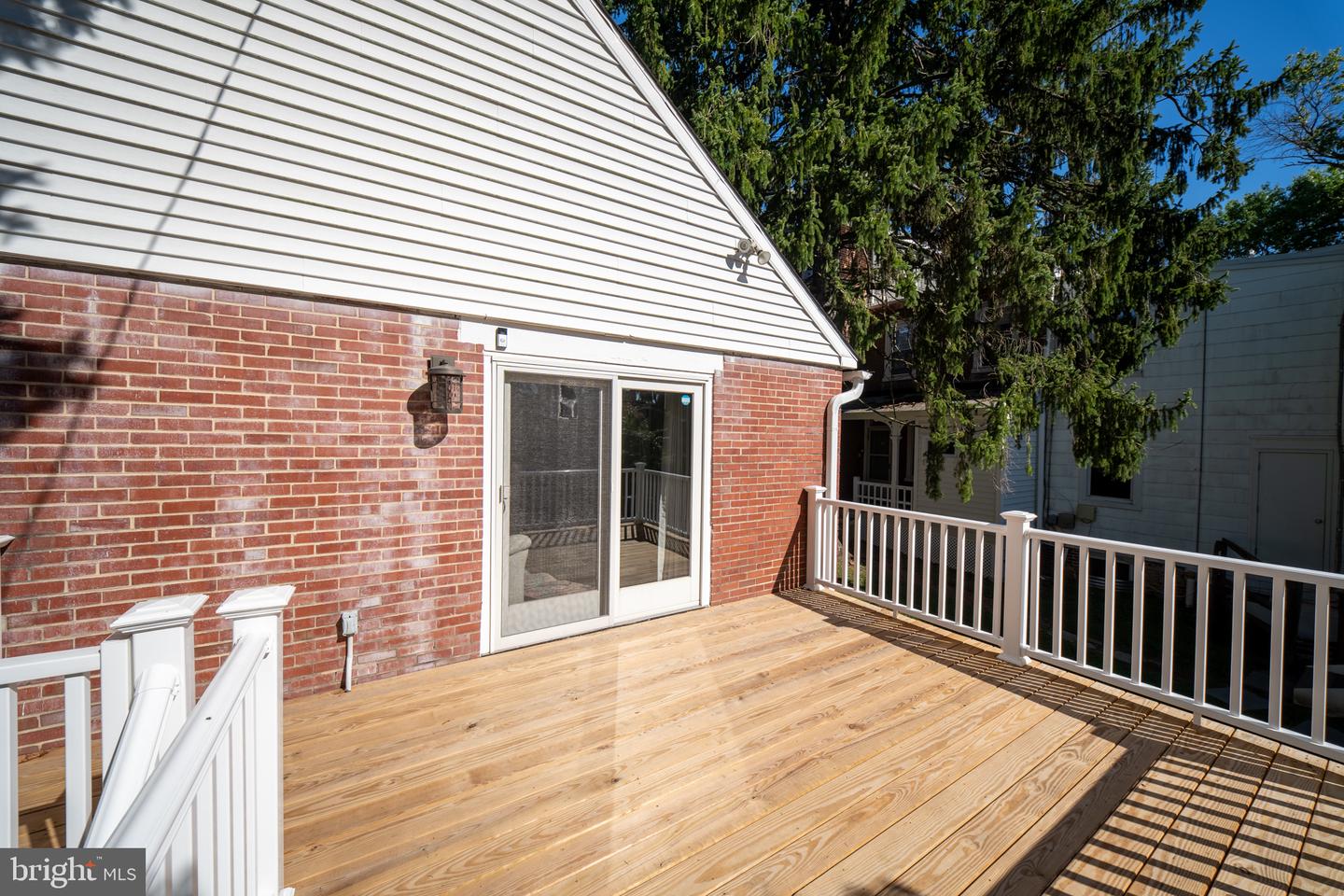 206 Price St Property Photo 5