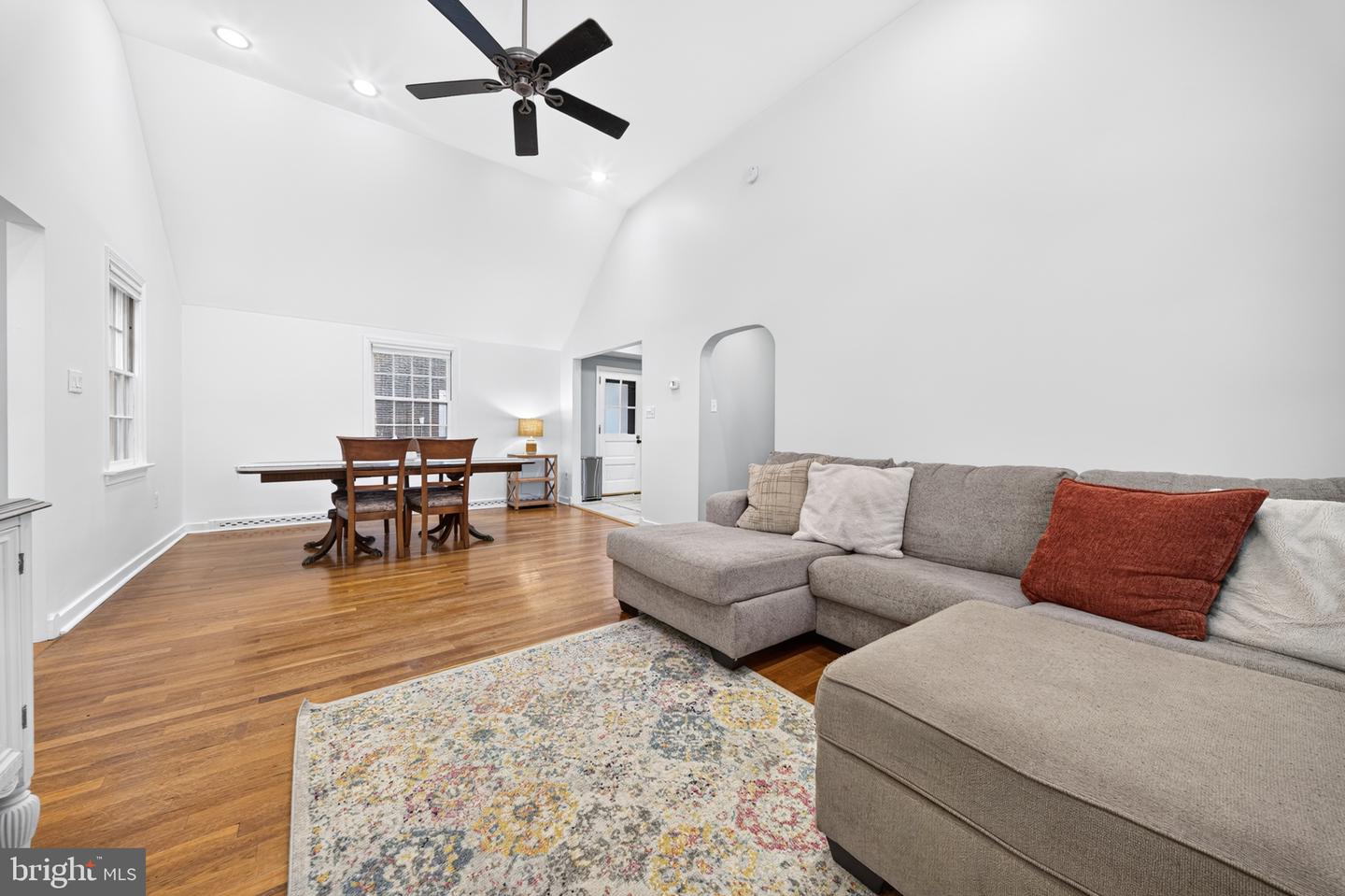 206 Price St Property Photo 6