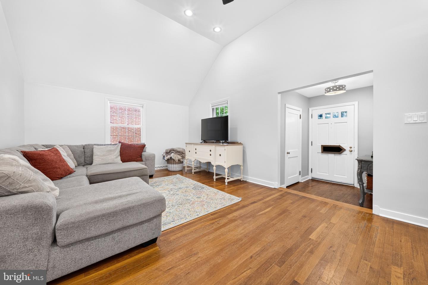 206 Price St Property Photo 8