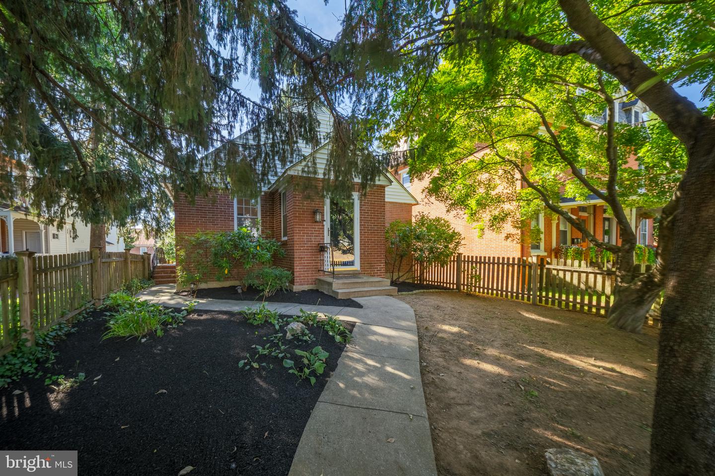 206 Price St Property Photo 23