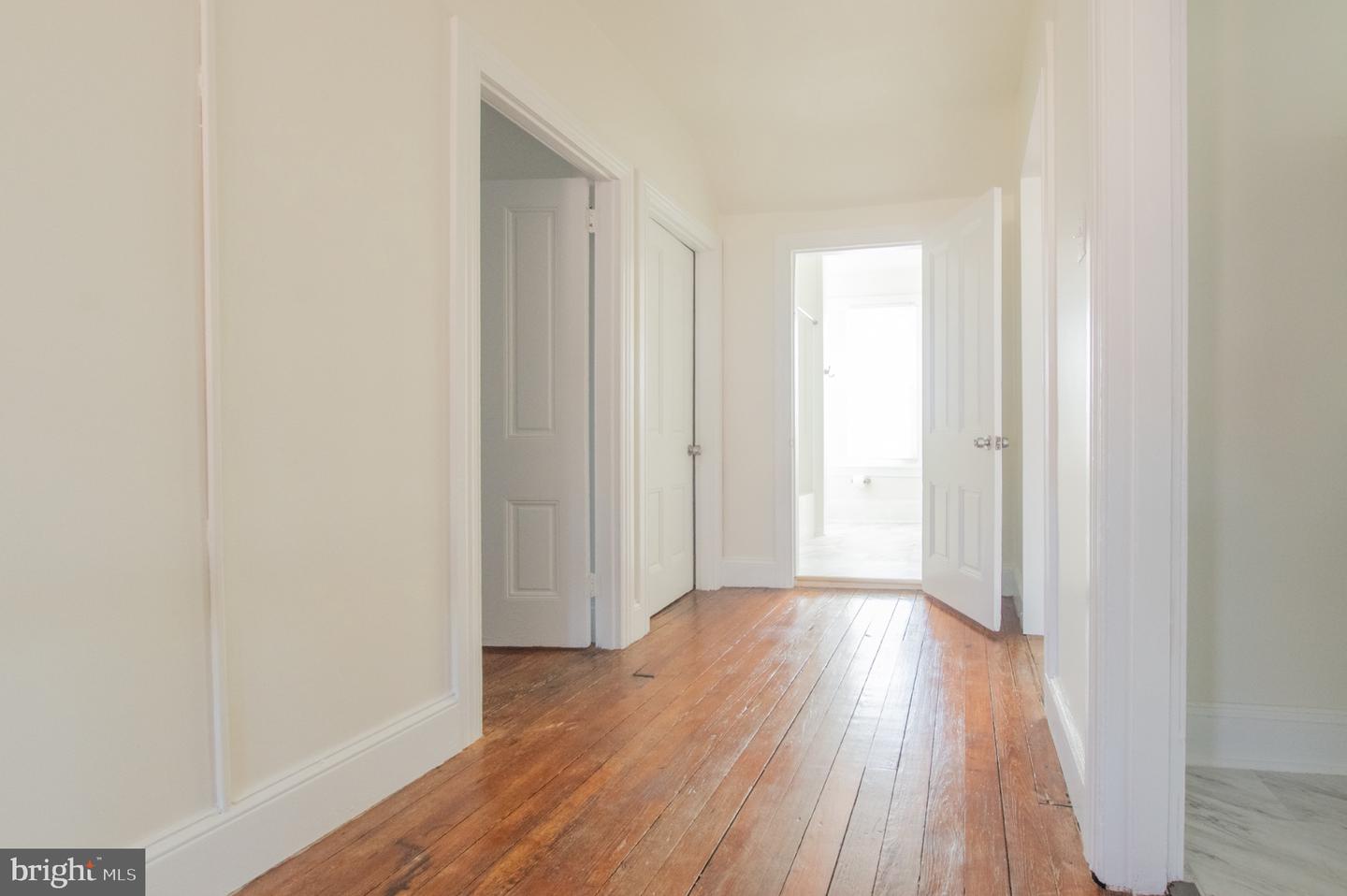 401 W Washington St #2 Property Photo 3