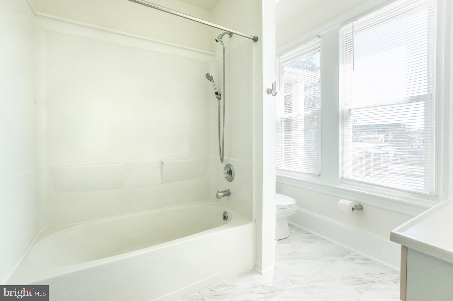 401 W Washington St #2 Property Photo 11
