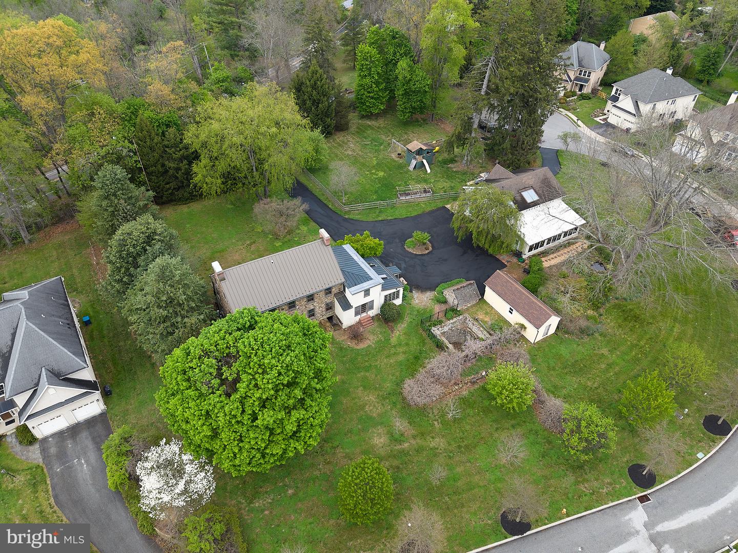 525 Raspberry Ln Property Photo 4