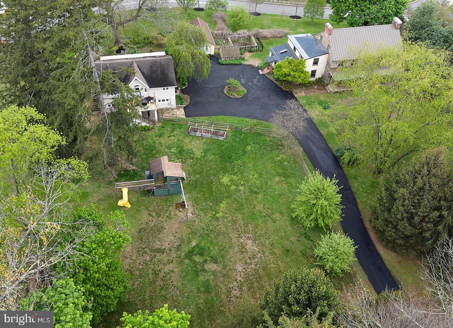 525 Raspberry Ln Property Photo 6