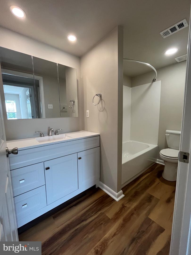 1316 W Chester Pike #j9 Property Photo 11
