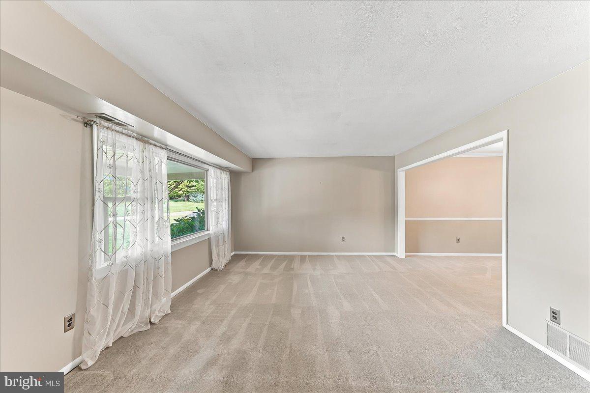 204 Colwyn Ter Property Photo 5
