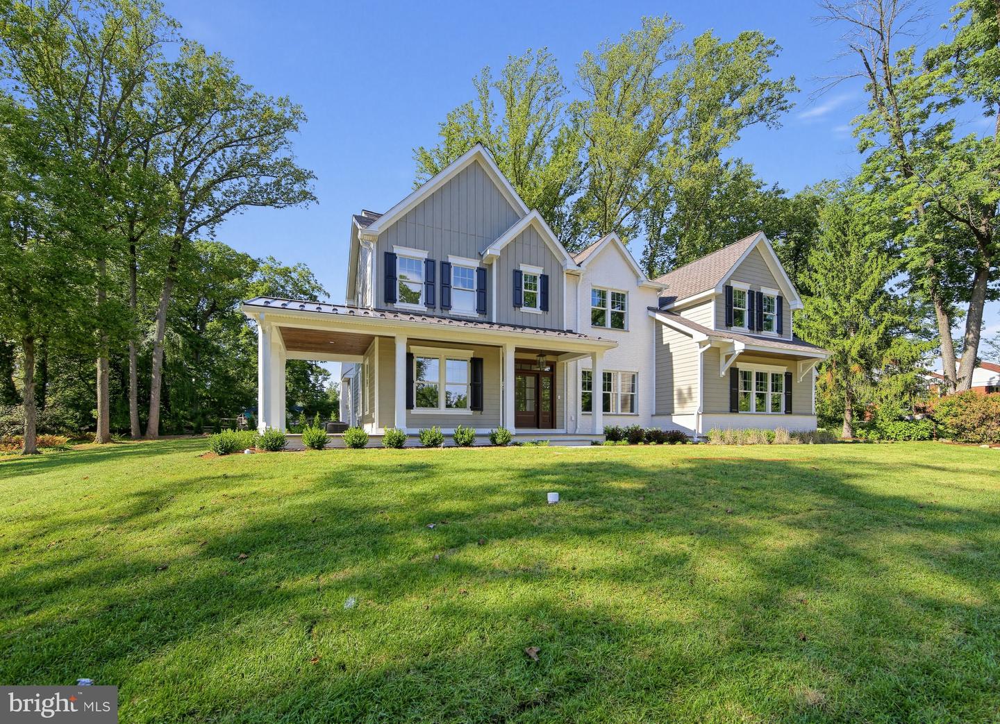 2074 Fox Creek Rd Property Photo 2