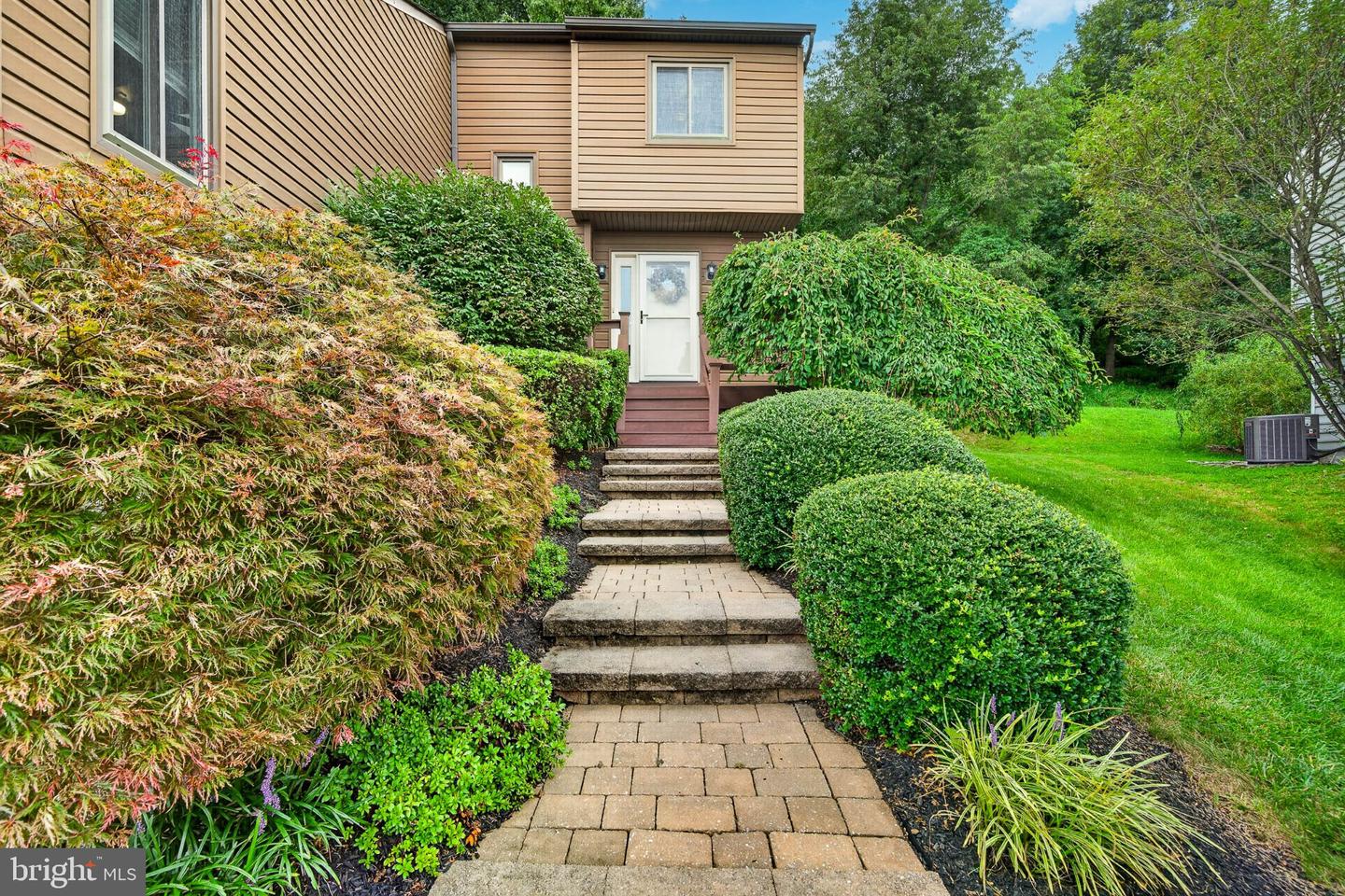 1312 Rhode Island Cir Property Photo 3