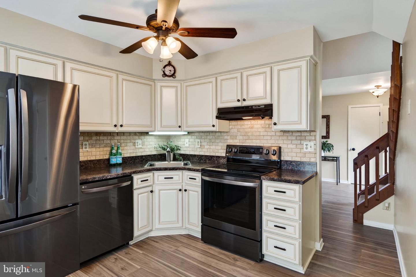 1312 Rhode Island Cir Property Photo 8