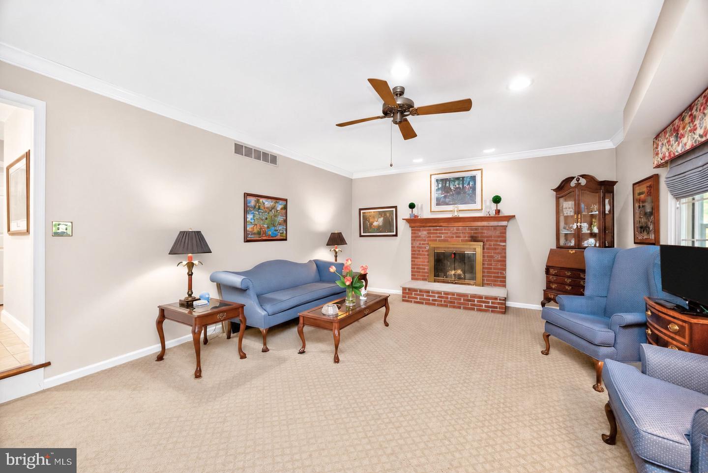 1606 E Glenmont Ln Property Photo 18
