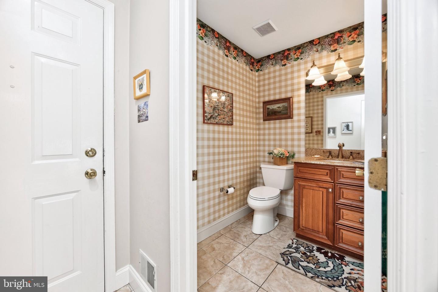 1606 E Glenmont Ln Property Photo 19