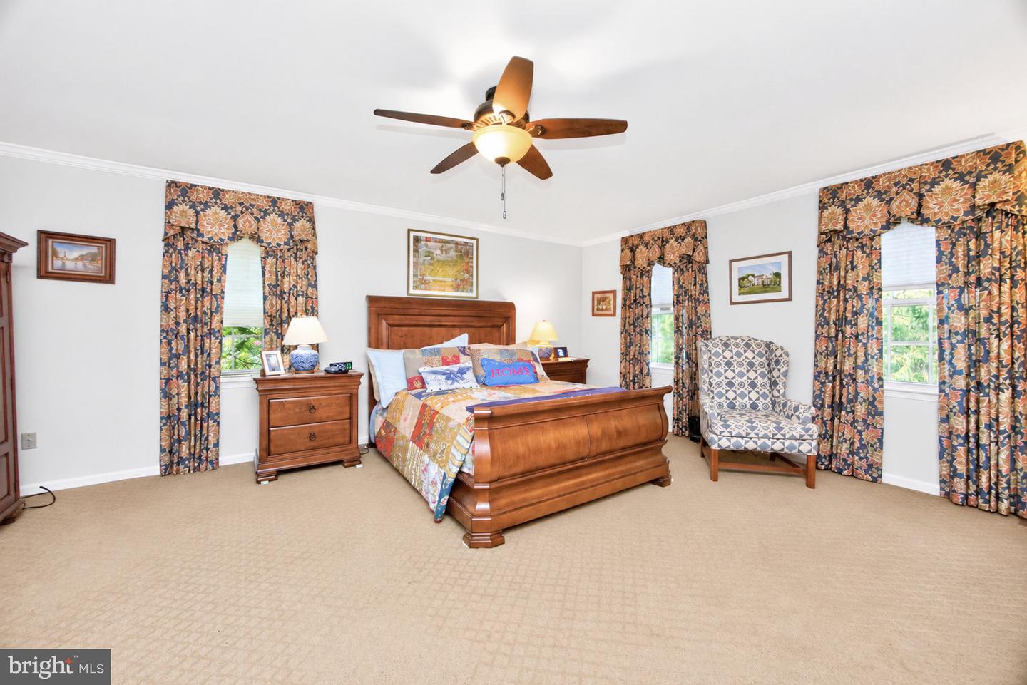 1606 E Glenmont Ln Property Photo 23