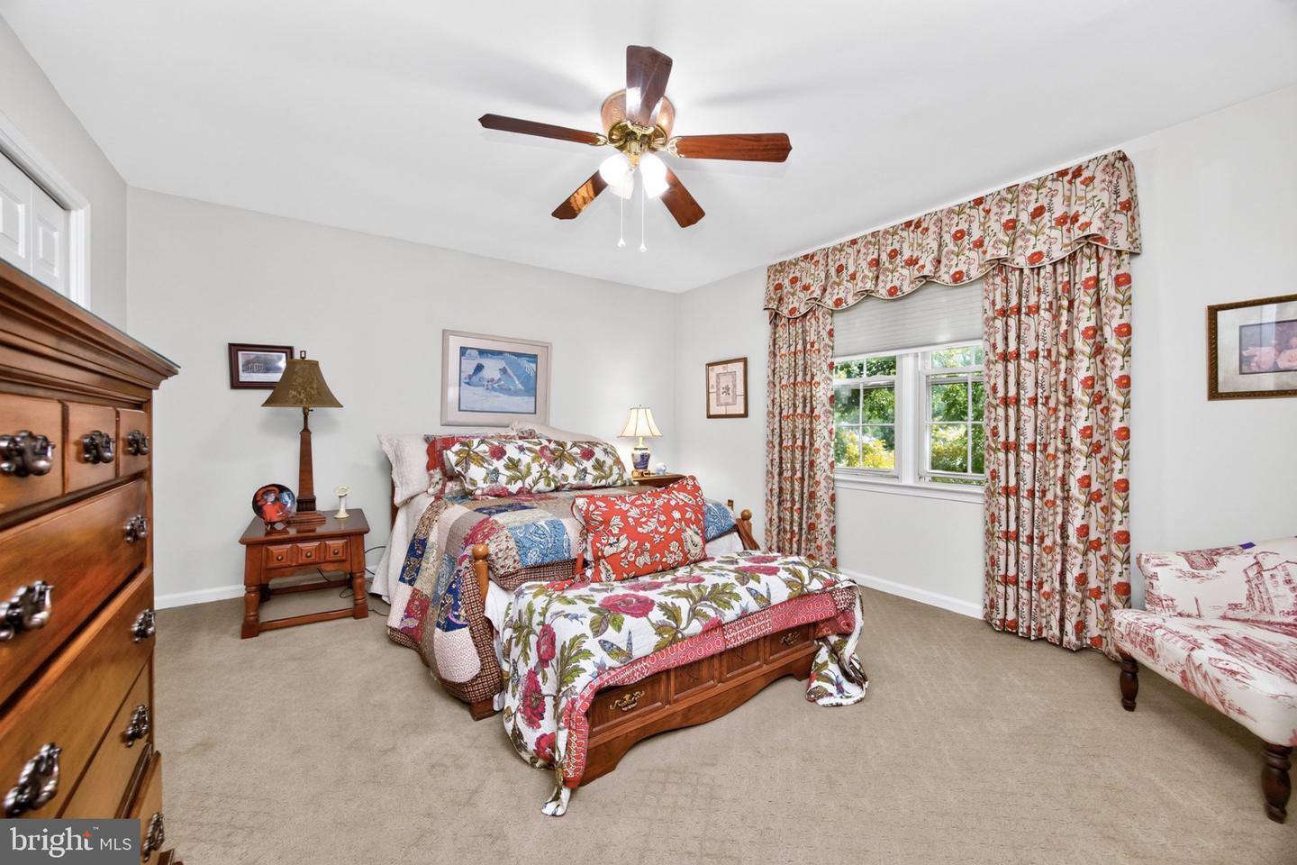 1606 E Glenmont Ln Property Photo 30