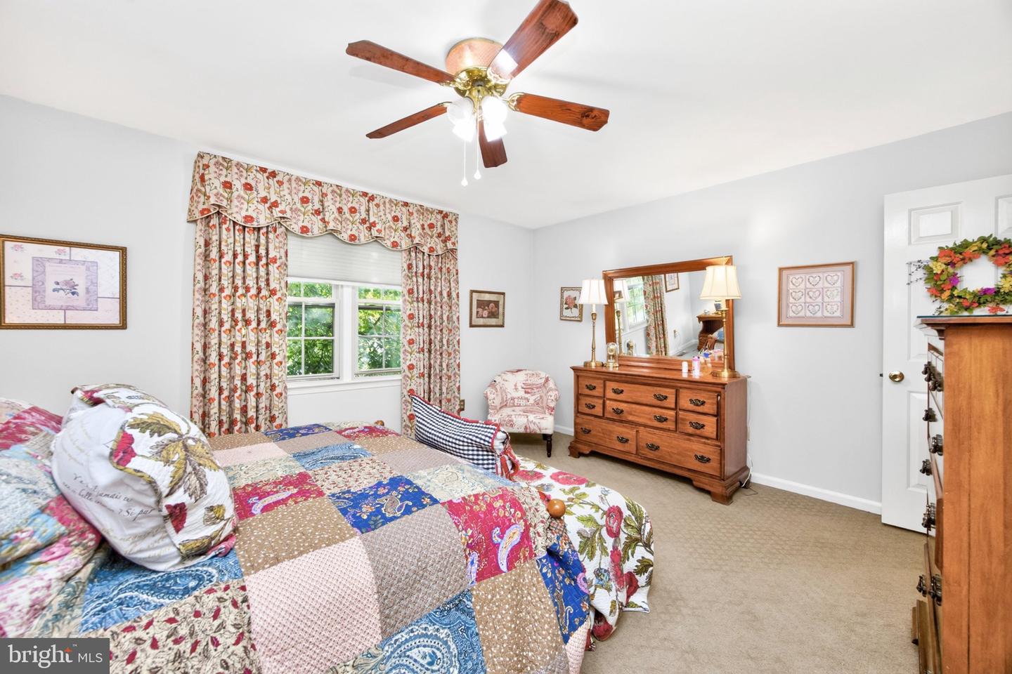 1606 E Glenmont Ln Property Photo 31