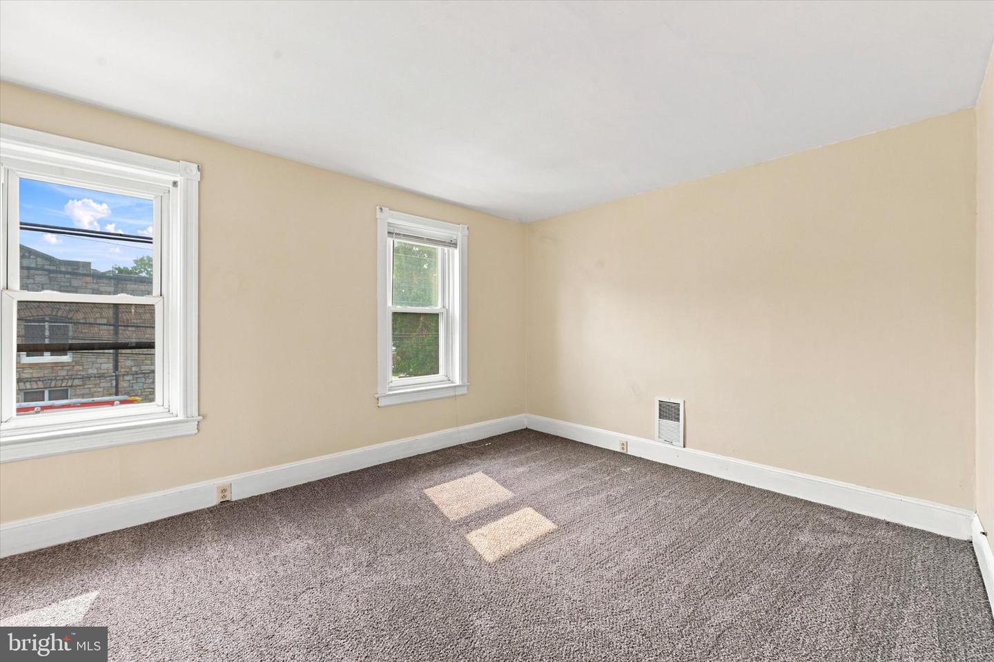 20 S 5th Ave Property Photo 22