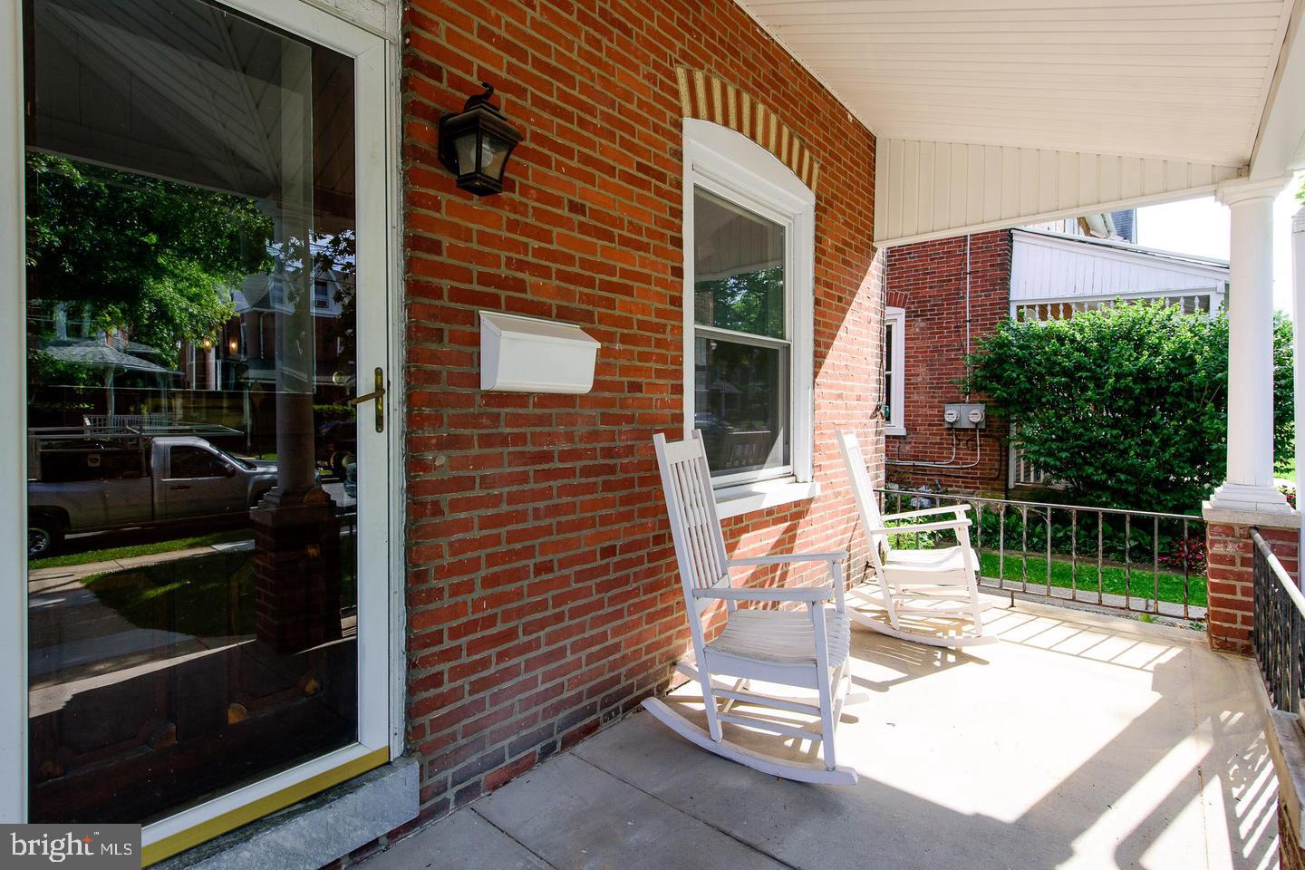 214 Highland Ave Property Photo 2