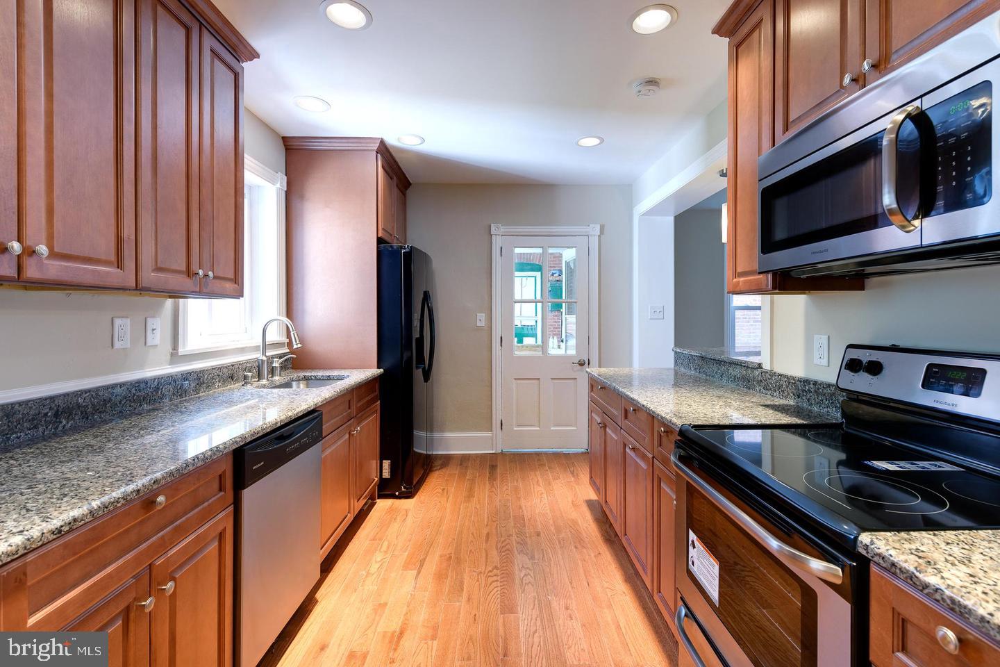 214 Highland Ave Property Photo 12