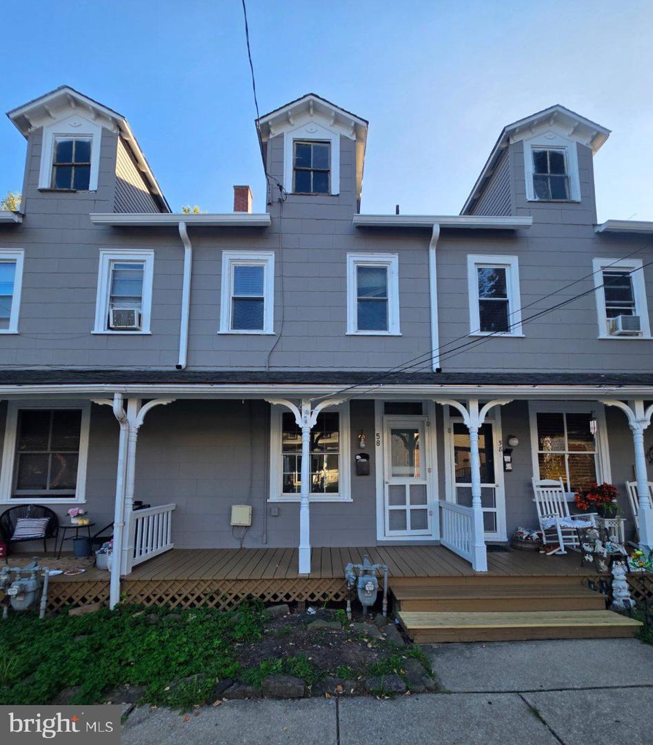 58 Pennsylvania Ave Property Photo 2