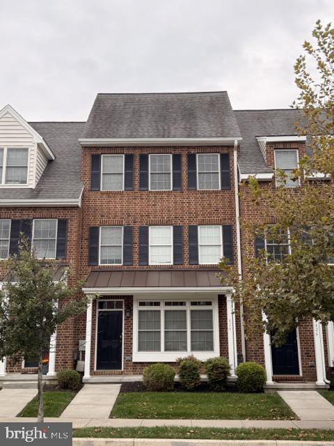 624 D St Property Photo 1