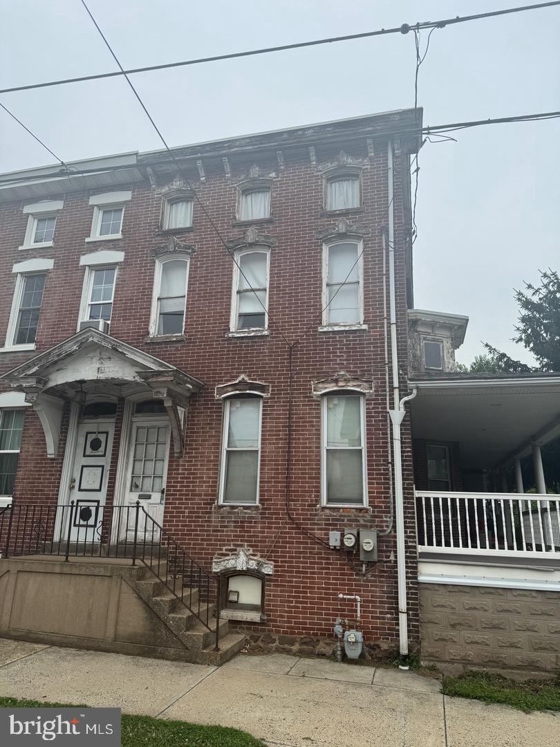 345 Bridge St Property Photo 1