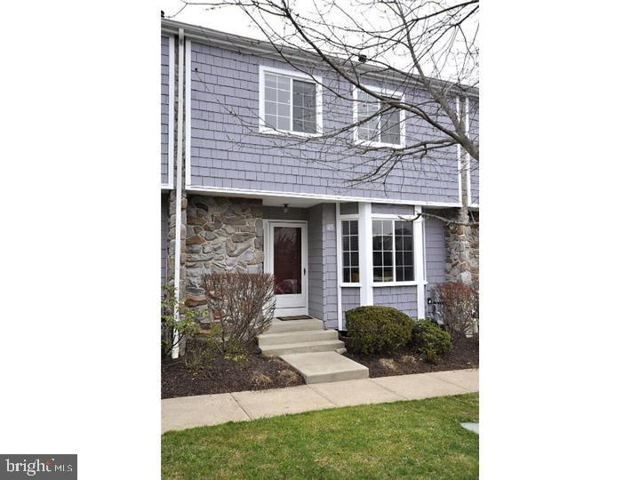 45 CONSTITUTION CT Property Photo 1