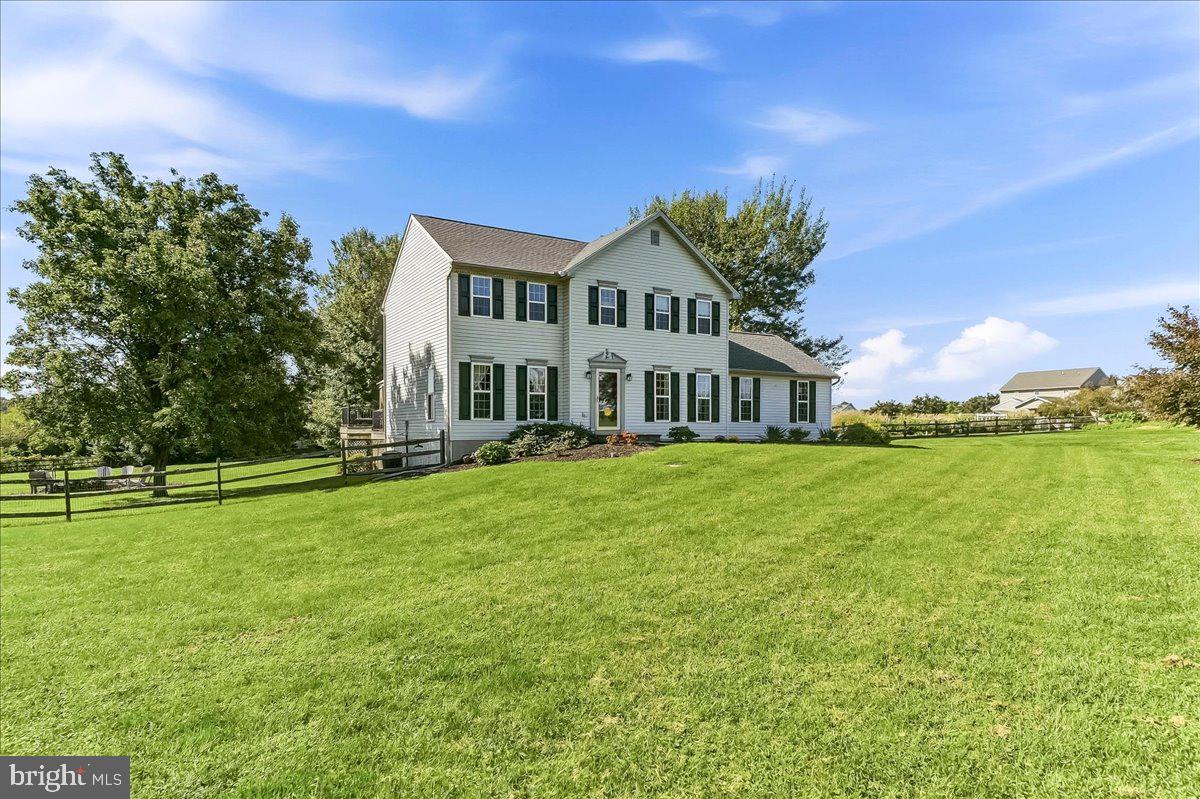 822 Waterway Rd Property Photo 1