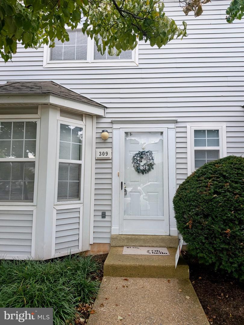 309 HUNTINGTON CT #57 Property Photo 1