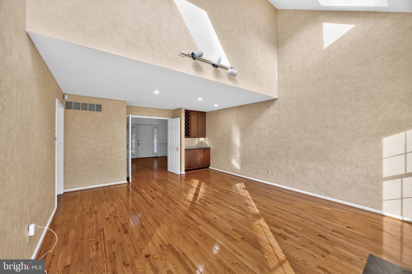 375 Country Ln Property Photo 10