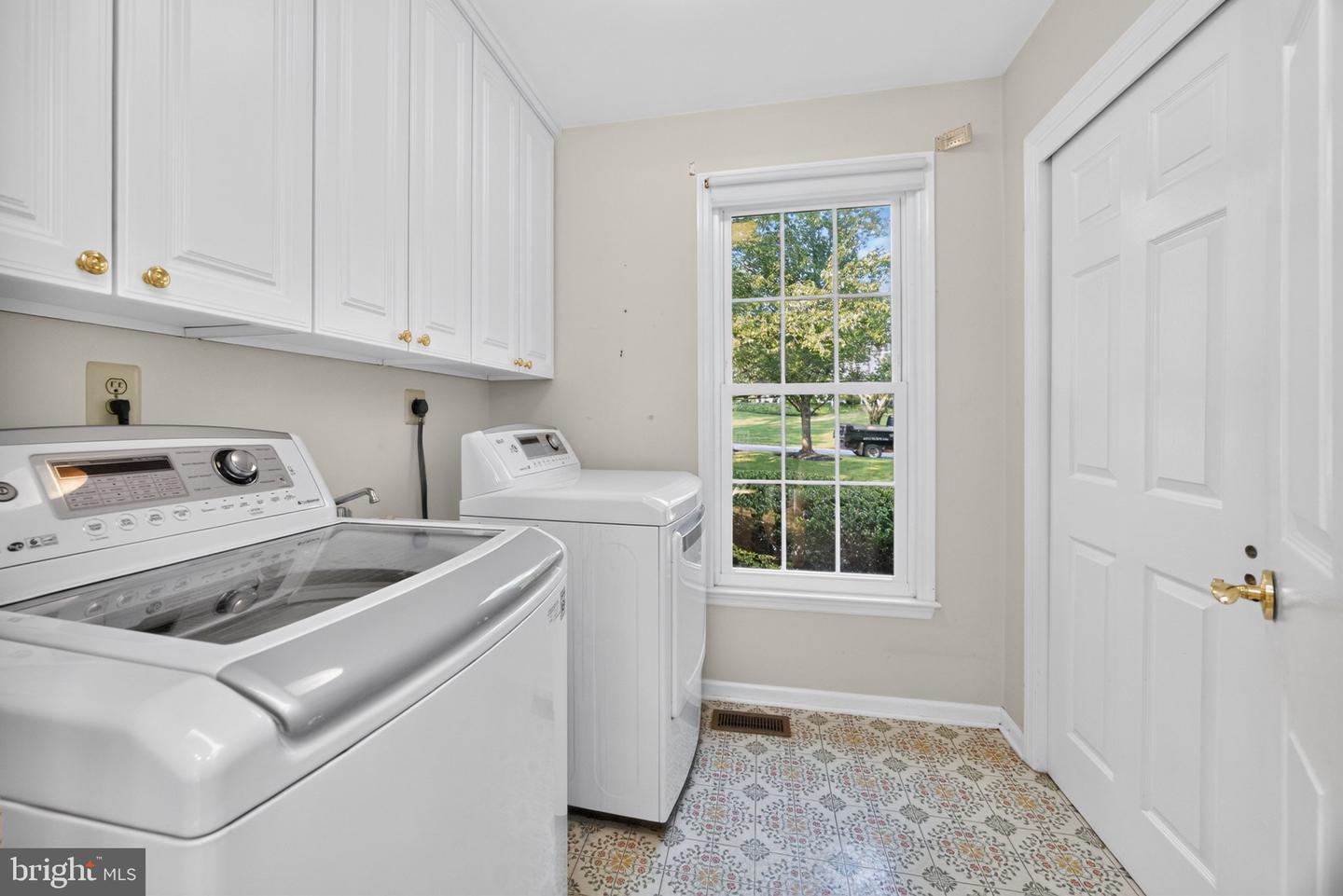 375 Country Ln Property Photo 16