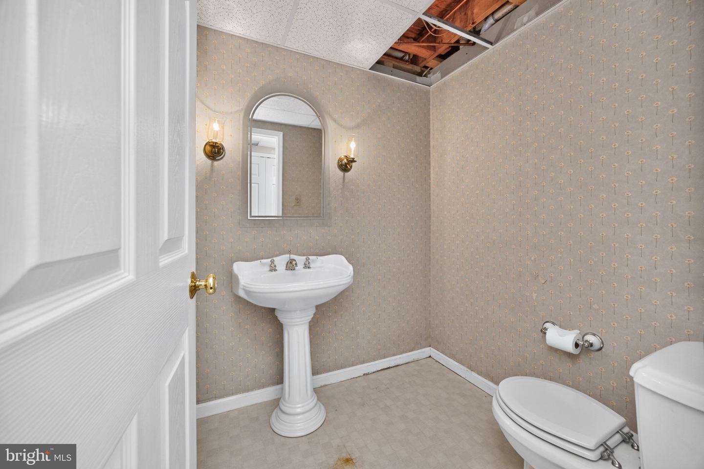 375 Country Ln Property Photo 33